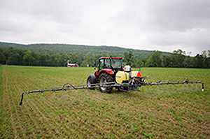 https://cropcareequipment.com/wp-content/uploads/2015/08/3PT200-Sprayer.jpg